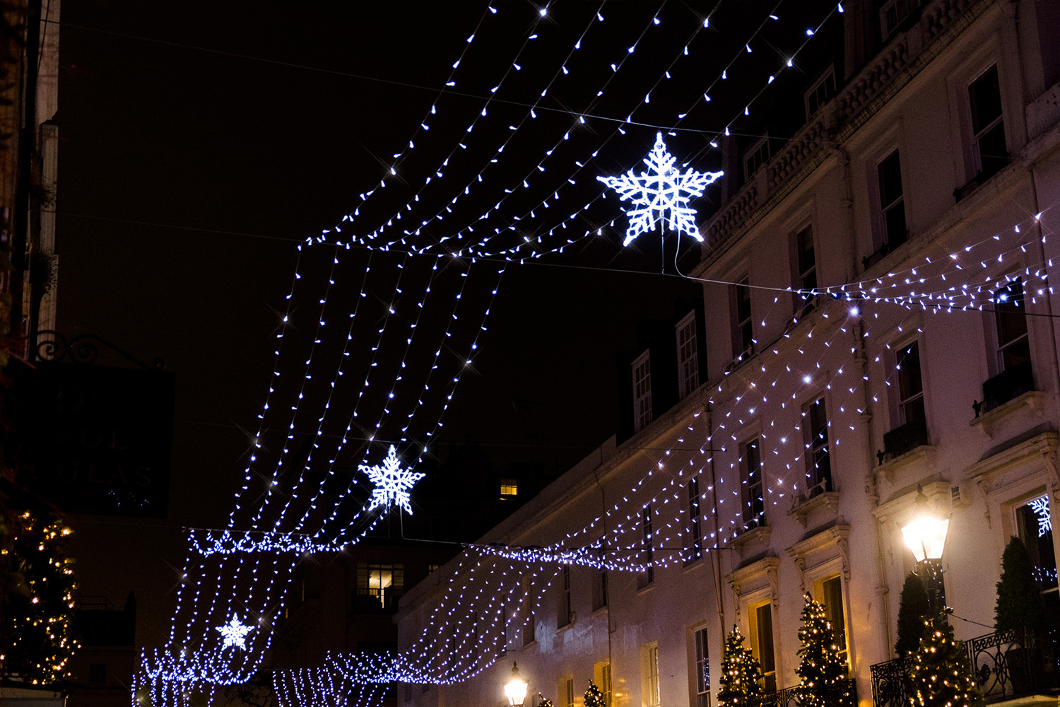 Motcomb Street lights